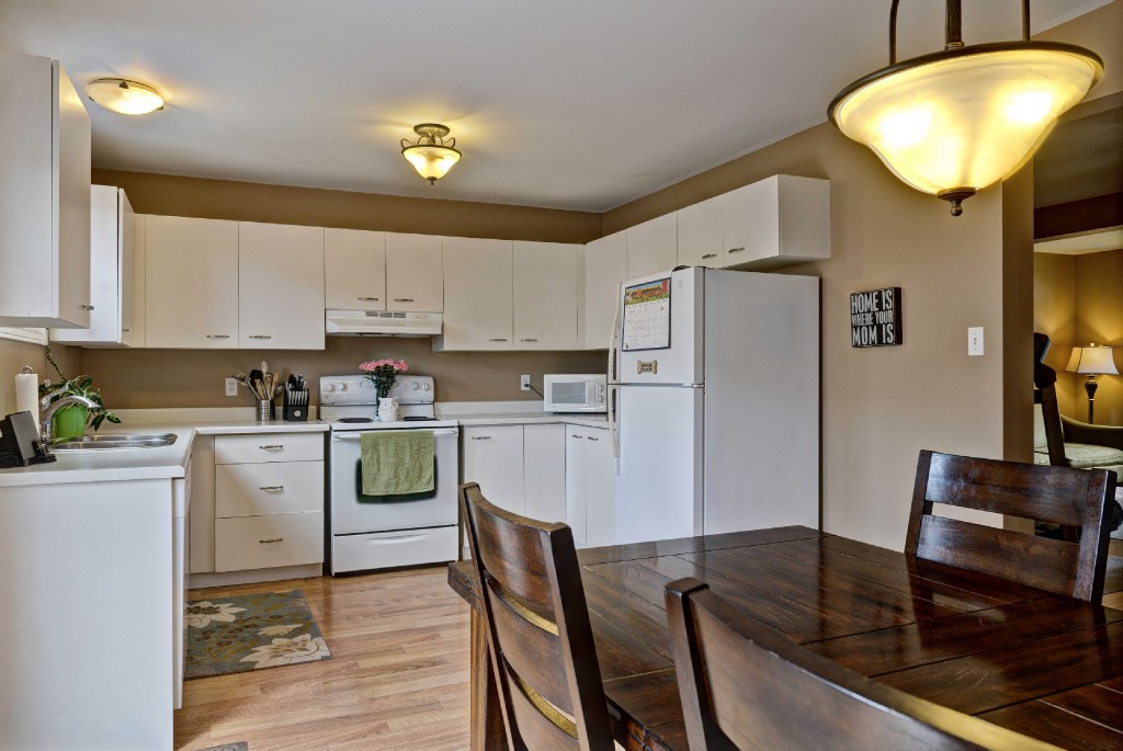 27 YORK CRES 21, Sarnia, Ontario, Canada