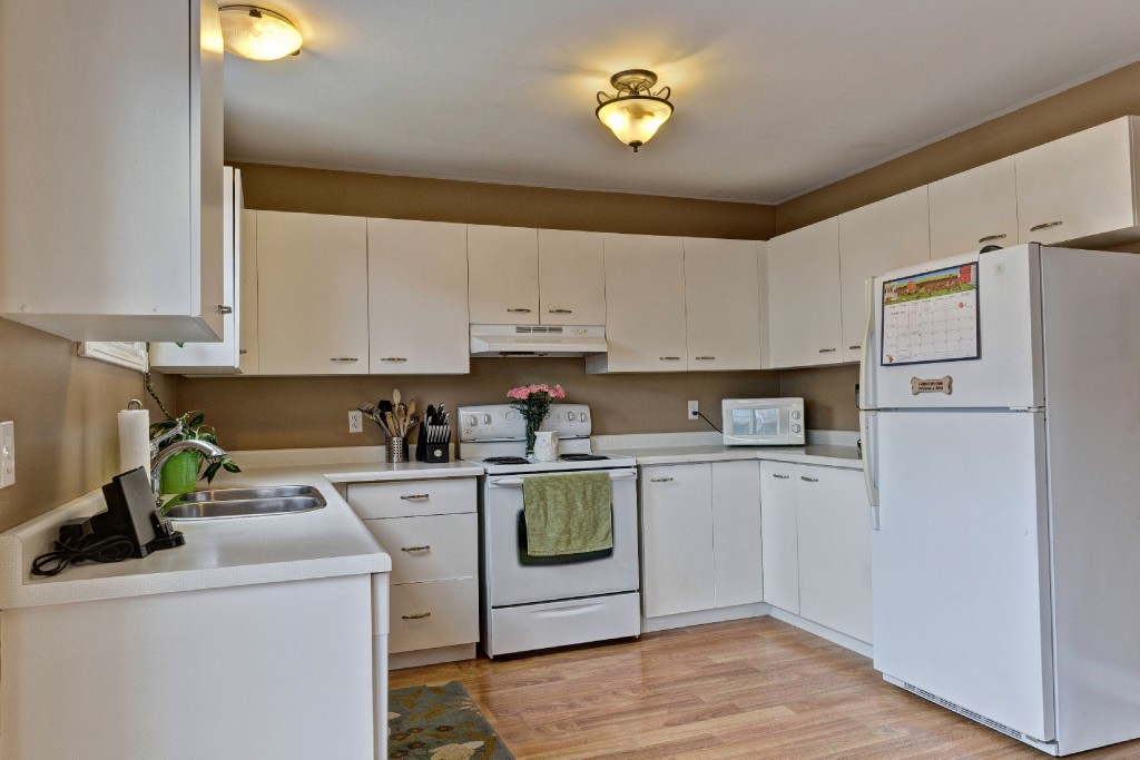 27 YORK CRES 21, Sarnia, Ontario, Canada