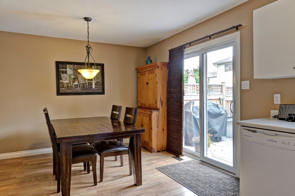 27 YORK CRES 21, Sarnia, Ontario, Canada