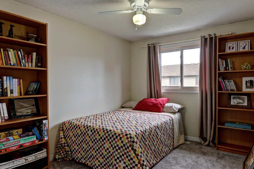 27 YORK CRES 21, Sarnia, Ontario, Canada