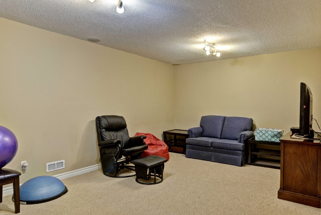 27 YORK CRES 21, Sarnia, Ontario, Canada