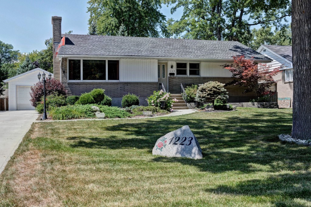 1223 MARCIN RD, Sarnia, Ontario, Canada