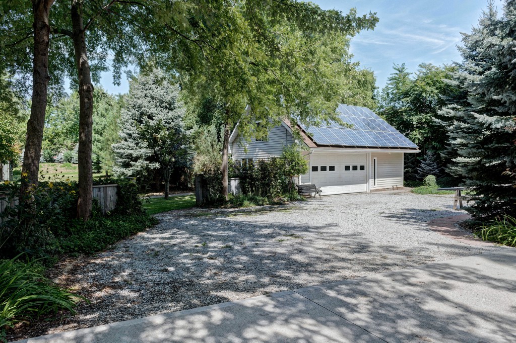 1022 LONDON RD, Sarnia, Ontario, Canada