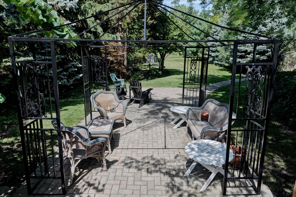 1022 LONDON RD, Sarnia, Ontario, Canada