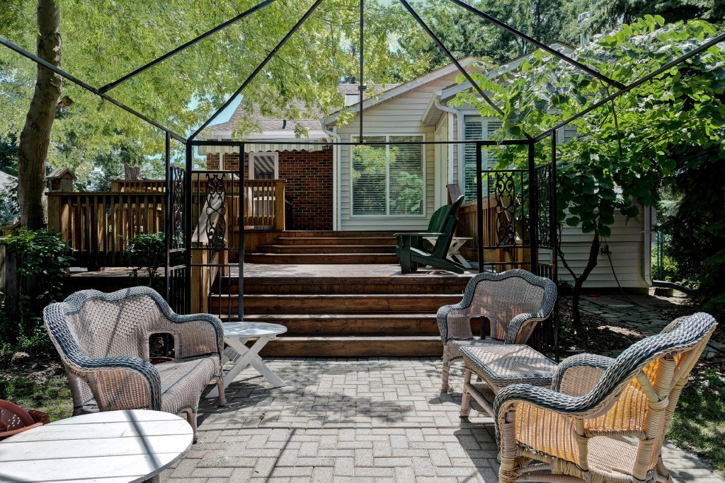 1022 LONDON RD, Sarnia, Ontario, Canada
