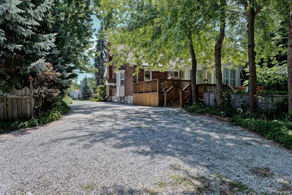 1022 LONDON RD, Sarnia, Ontario, Canada