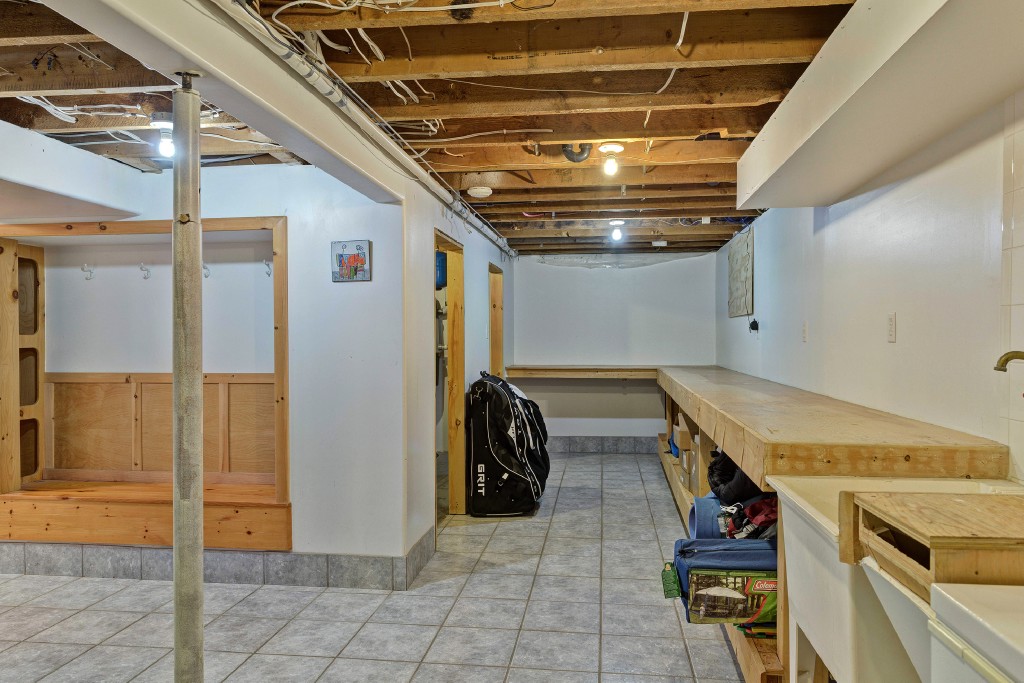1022 LONDON RD, Sarnia, Ontario, Canada
