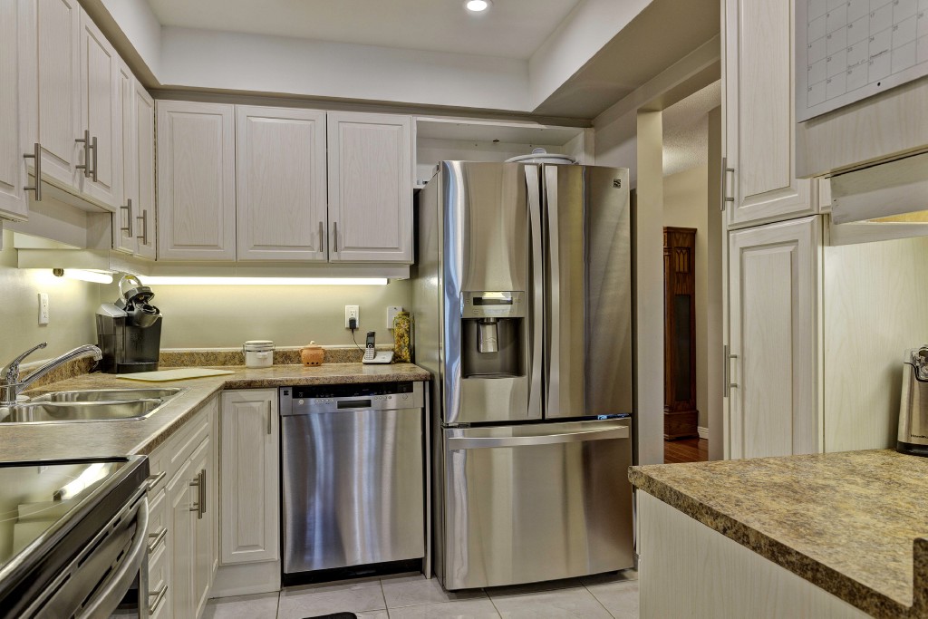 1500 VENETIAN BLVD W-40, Point Edward, Ontario, Canada