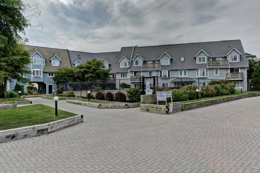 1500 VENETIAN BLVD W-40, Point Edward, Ontario, Canada
