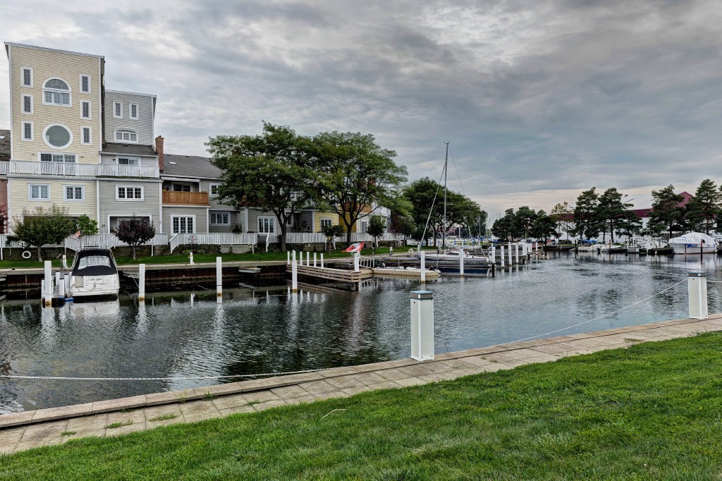 1500 VENETIAN BLVD W-40, Point Edward, Ontario, Canada