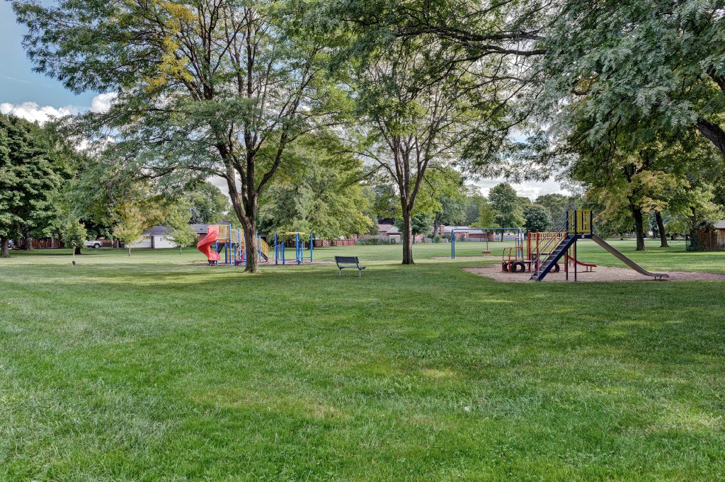1148 WILSON DR, Sarnia, Ontario, Canada