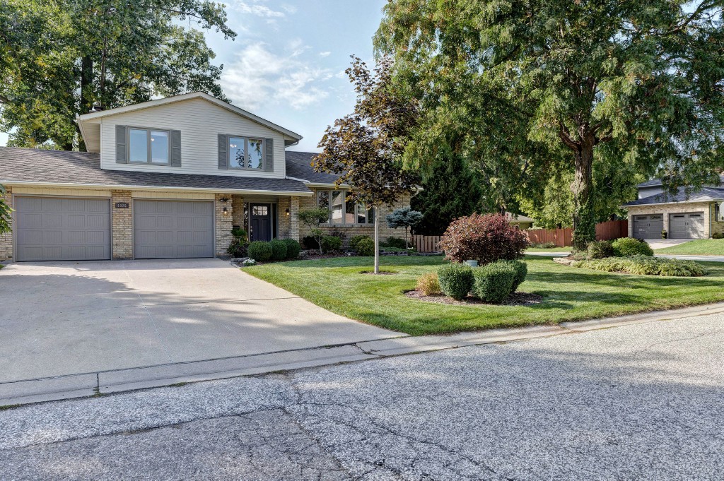 1925 MOORES LANE, Sarnia, Ontario, Canada