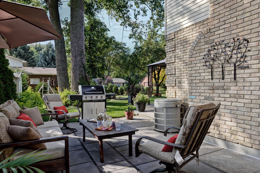 1925 MOORES LANE, Sarnia, Ontario, Canada