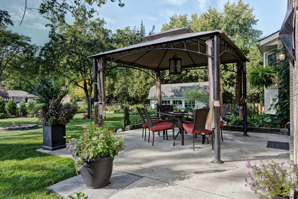 1925 MOORES LANE, Sarnia, Ontario, Canada