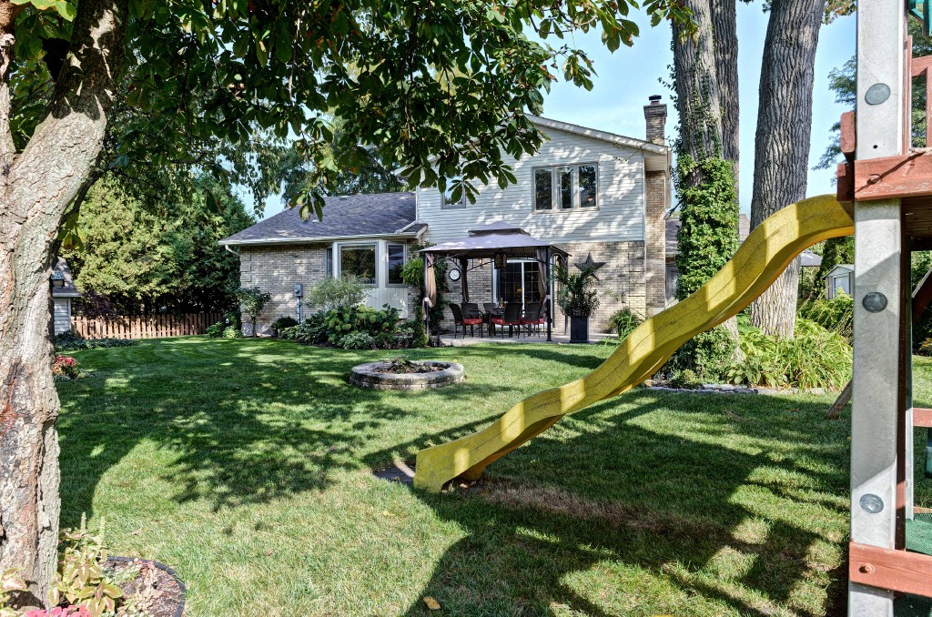 1925 MOORES LANE, Sarnia, Ontario, Canada