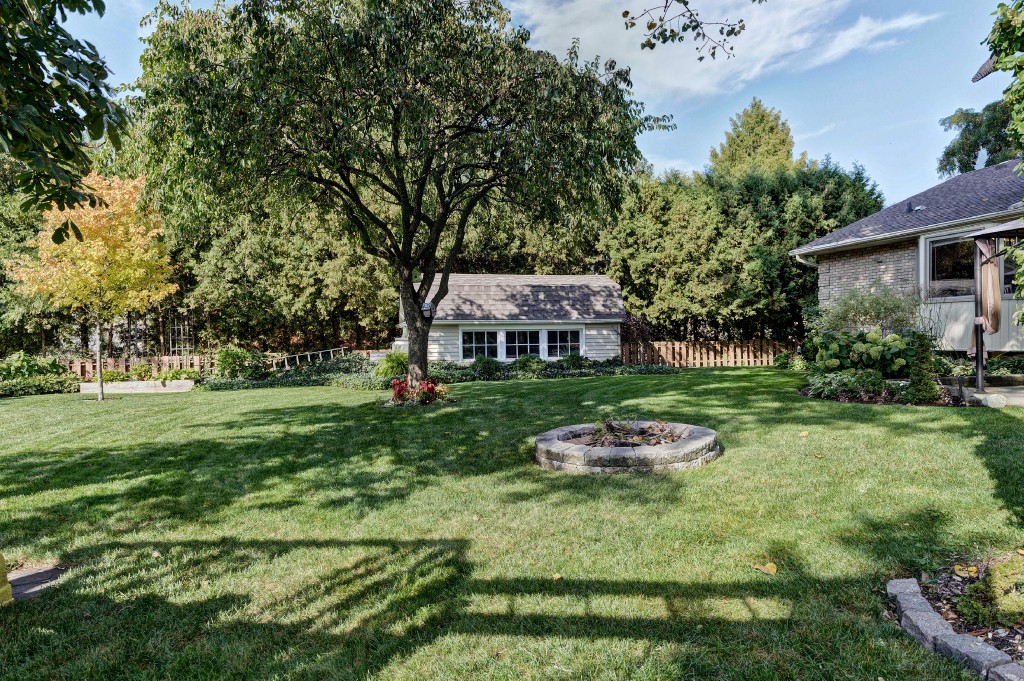 1925 MOORES LANE, Sarnia, Ontario, Canada