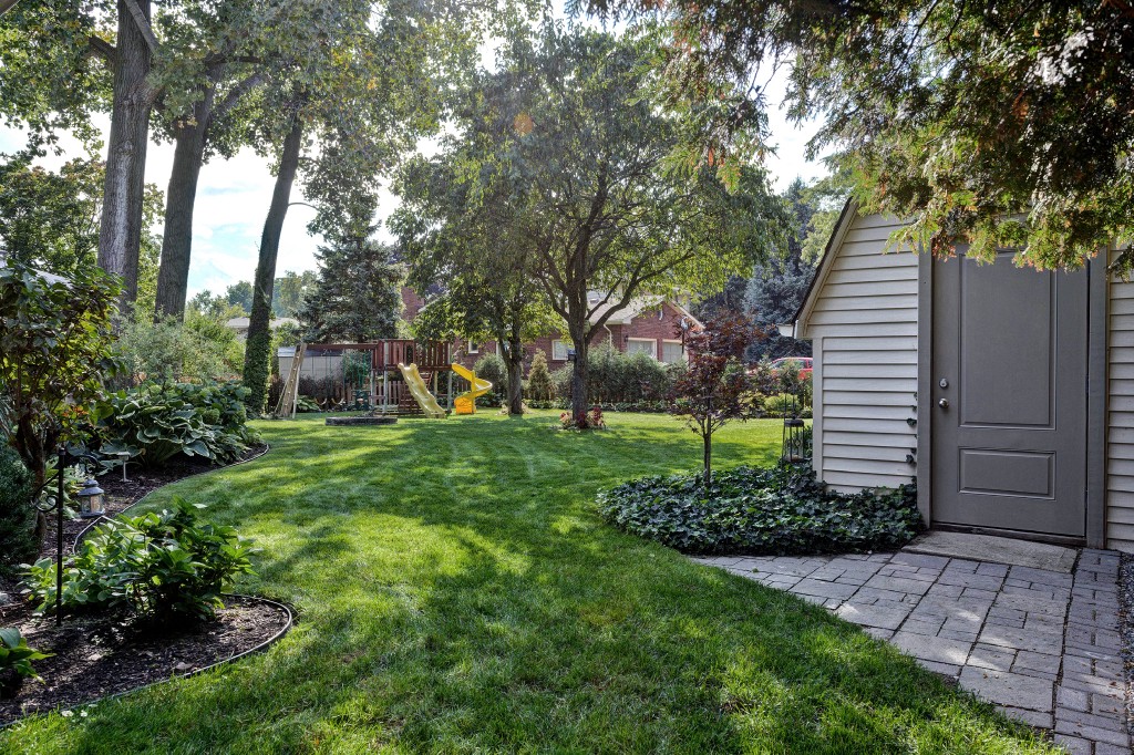 1925 MOORES LANE, Sarnia, Ontario, Canada