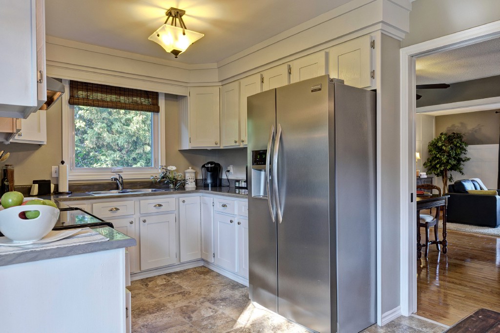 1925 MOORES LANE, Sarnia, Ontario, Canada