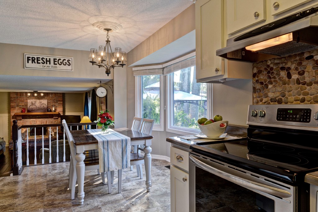 1925 MOORES LANE, Sarnia, Ontario, Canada