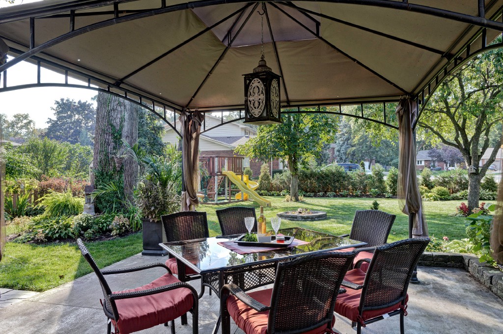 1925 MOORES LANE, Sarnia, Ontario, Canada