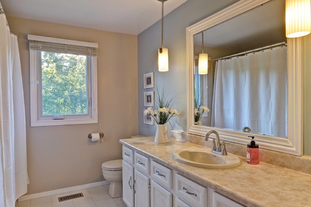 1925 MOORES LANE, Sarnia, Ontario, Canada