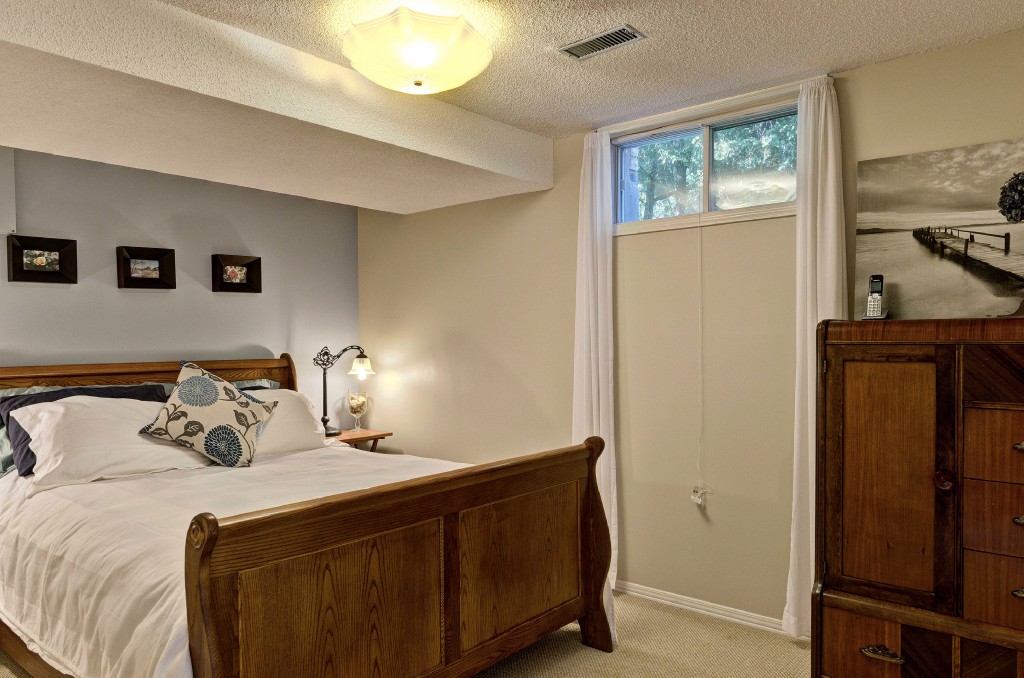 1925 MOORES LANE, Sarnia, Ontario, Canada