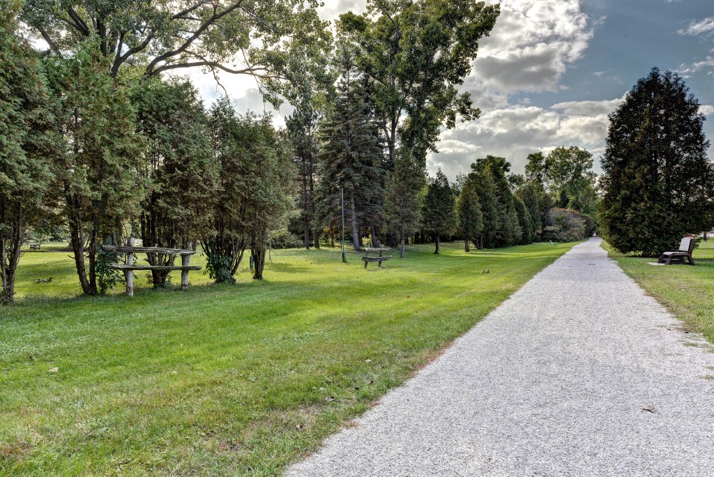 1925 MOORES LANE, Sarnia, Ontario, Canada