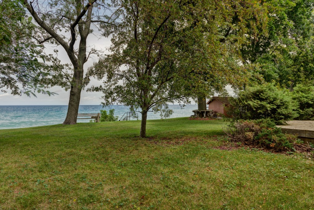2060 LAKESHORE RD, Sarnia, Ontario, Canada