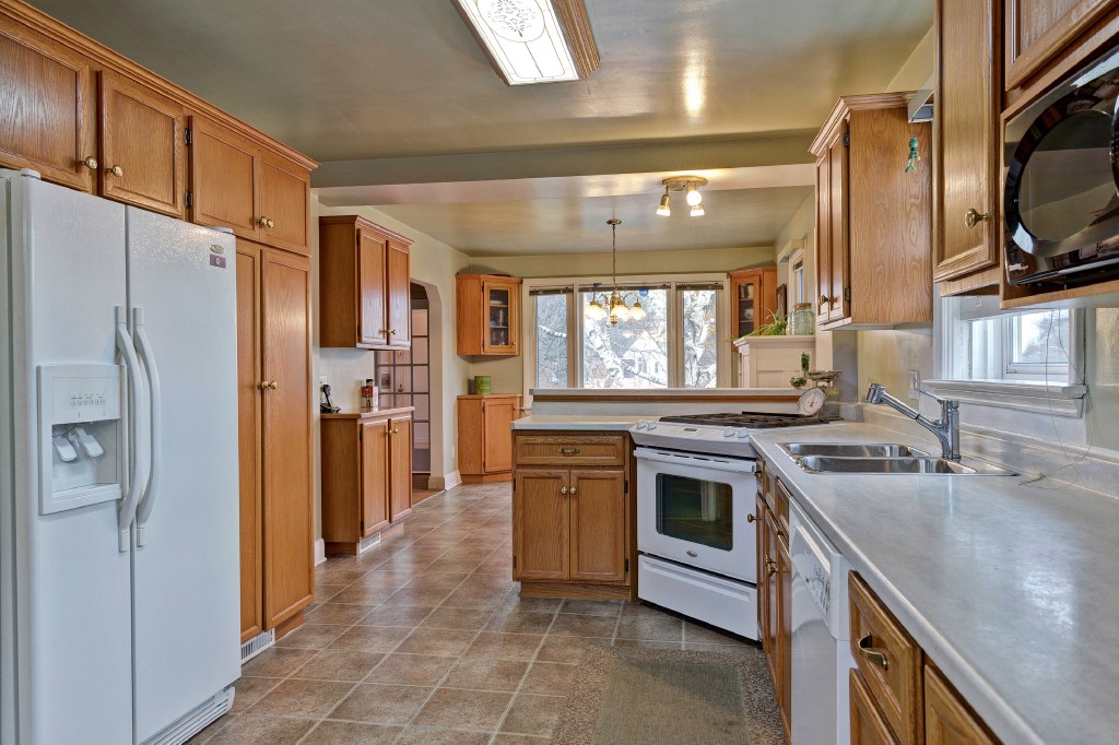 607 CATHCART BLVD, Sarnia, Ontario, Canada
