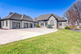 3698 EGREMONT Road, Plympton-Wyoming Ontario, Canada