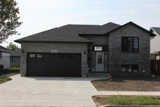 474 OOZLOFFSKY Drive, Petrolia Ontario, Canada