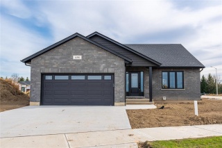 4008 GREENWOOD Street, Petrolia Ontario, Canada