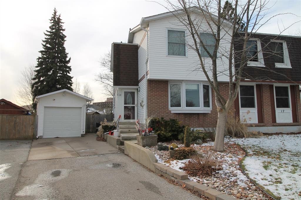 19 MAPLESTONE Avenue, Sarnia Ontario, Canada