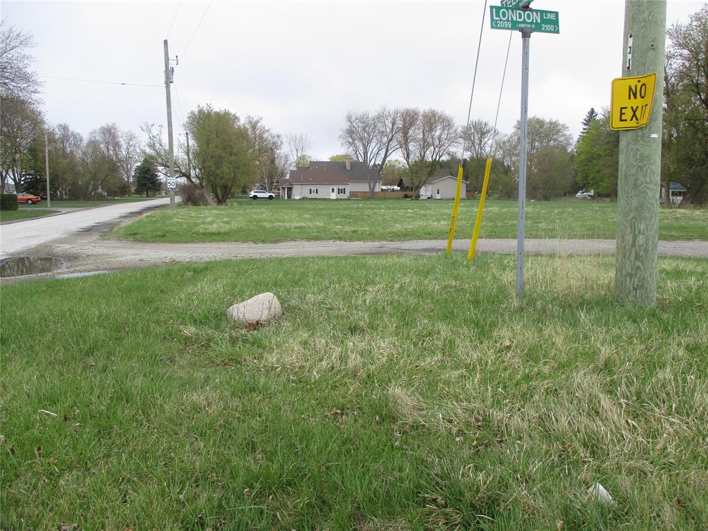 2104 LONDON Line, Sarnia, Ontario, Canada