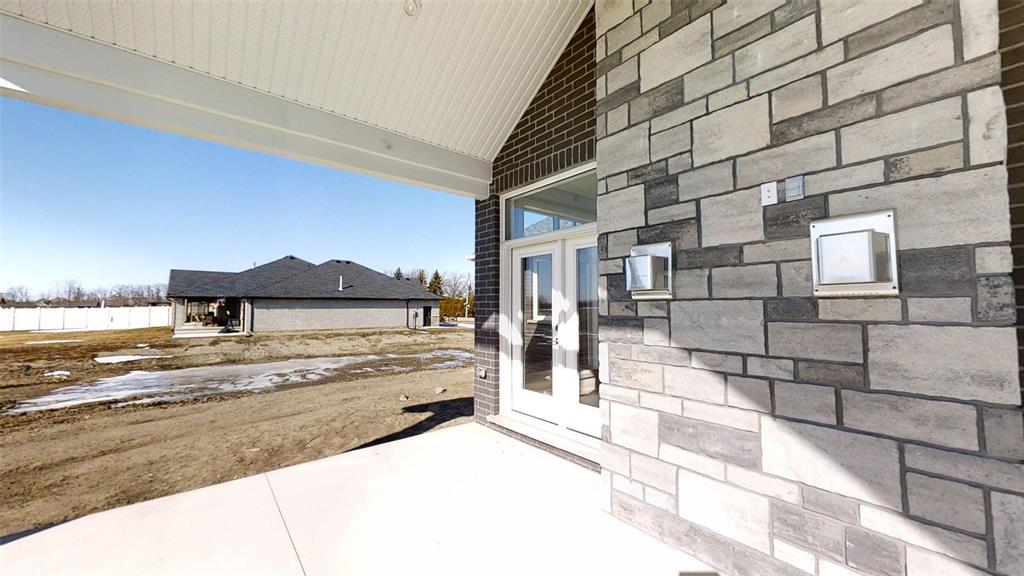 3729 QUEEN Street, Plympton-Wyoming Ontario, Canada