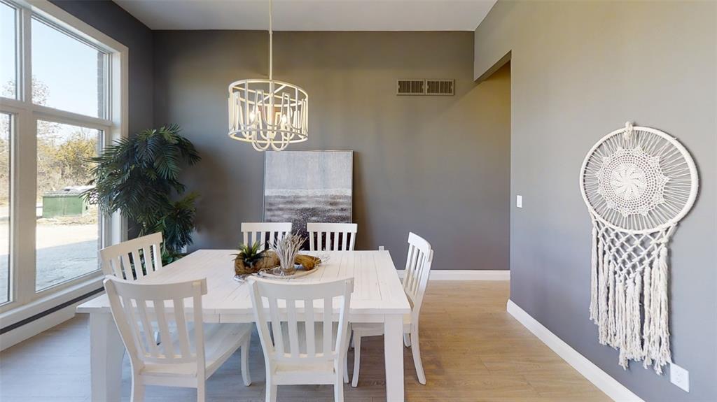 3729 QUEEN Street, Plympton-Wyoming Ontario, Canada