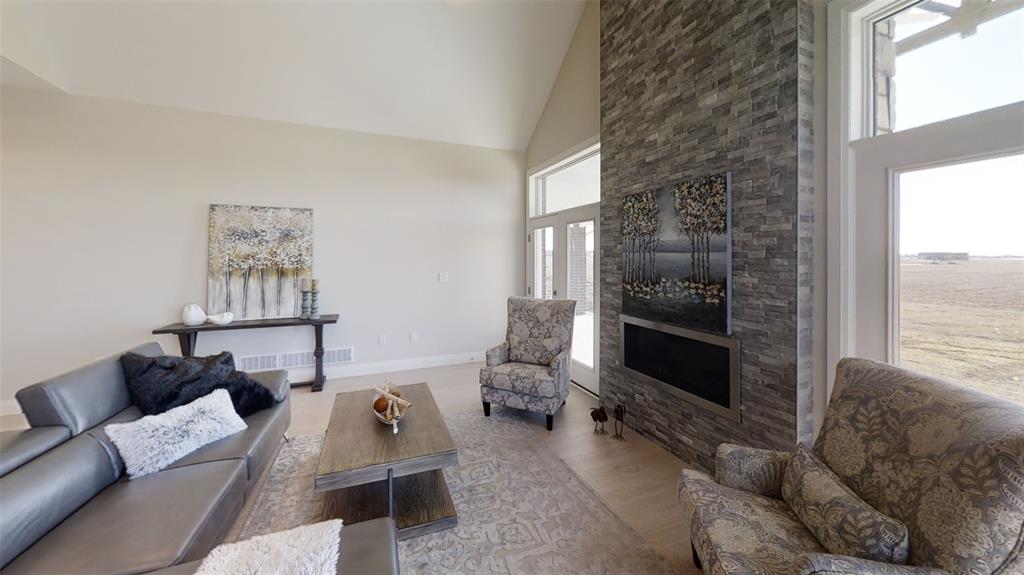3729 QUEEN Street, Plympton-Wyoming Ontario, Canada