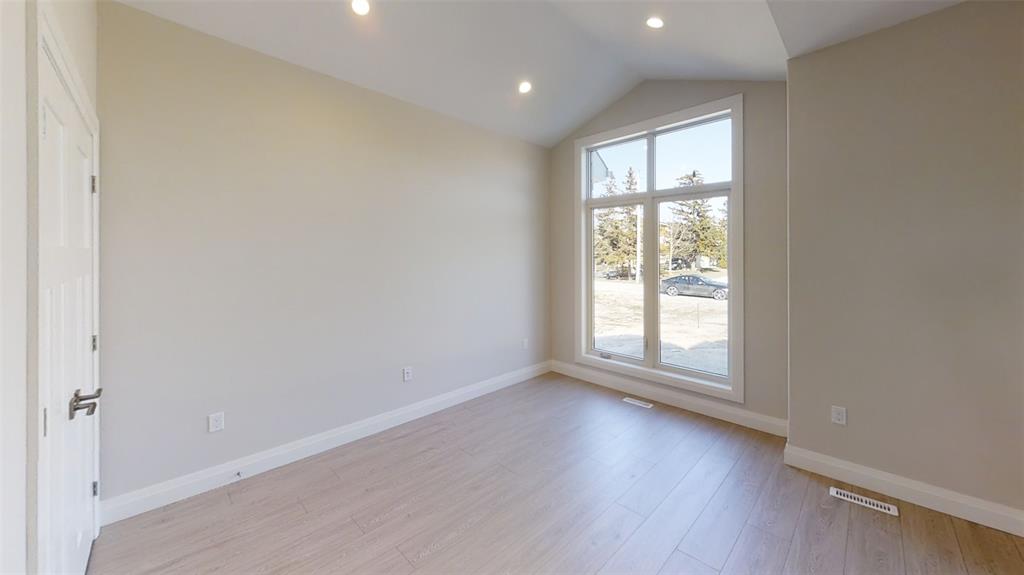 3729 QUEEN Street, Plympton-Wyoming Ontario, Canada