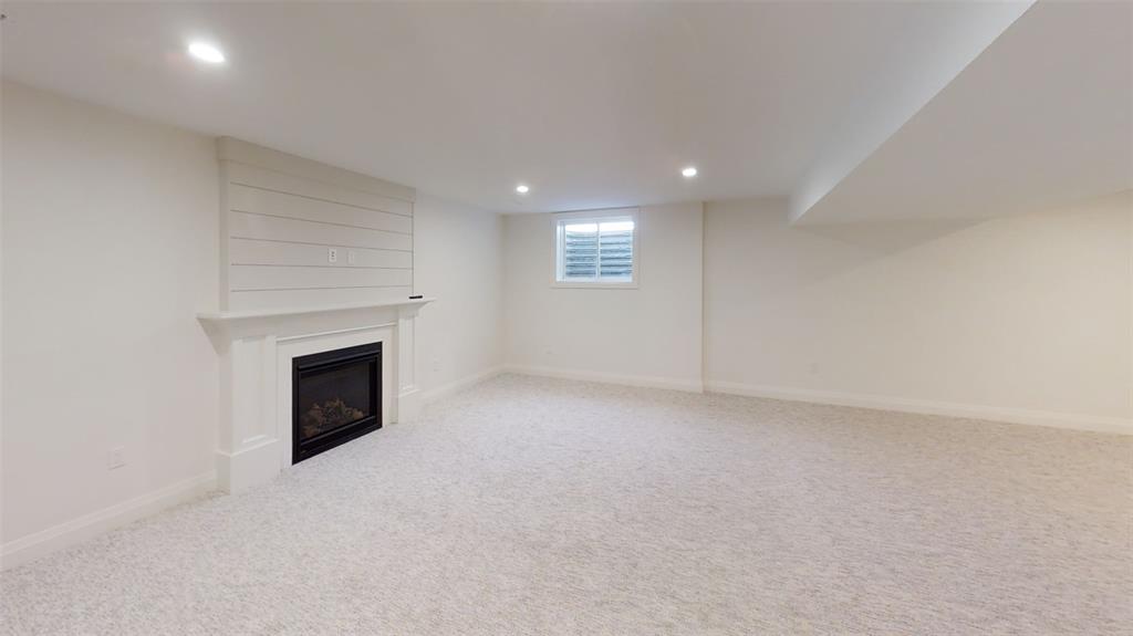 3729 QUEEN Street, Plympton-Wyoming Ontario, Canada