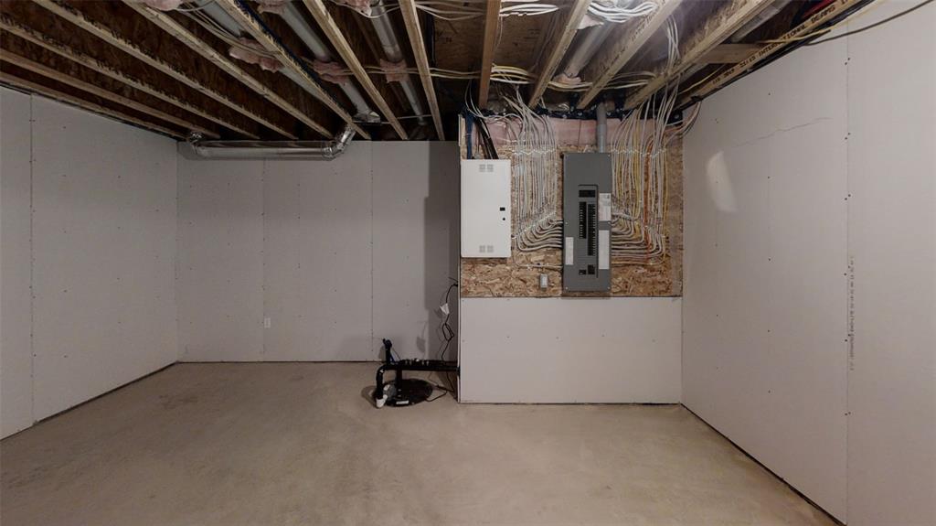 3729 QUEEN Street, Plympton-Wyoming Ontario, Canada