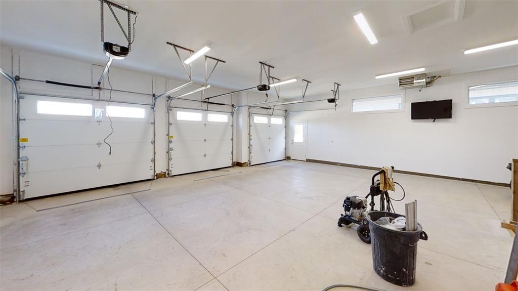 3729 QUEEN Street, Plympton-Wyoming Ontario, Canada