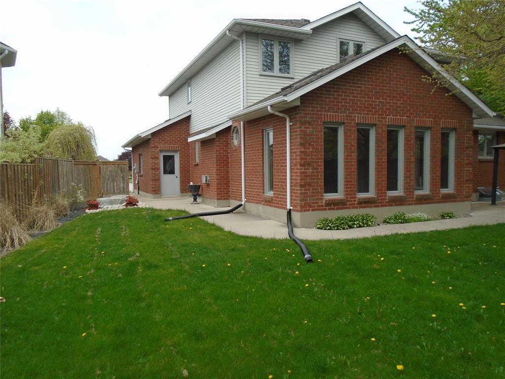 433 ST MICHAELS Court, Sarnia, Ontario, Canada