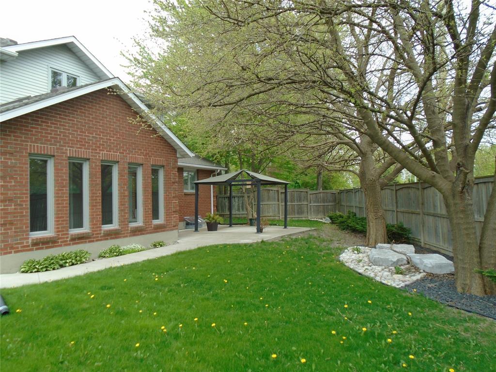 433 ST MICHAELS Court, Sarnia, Ontario, Canada