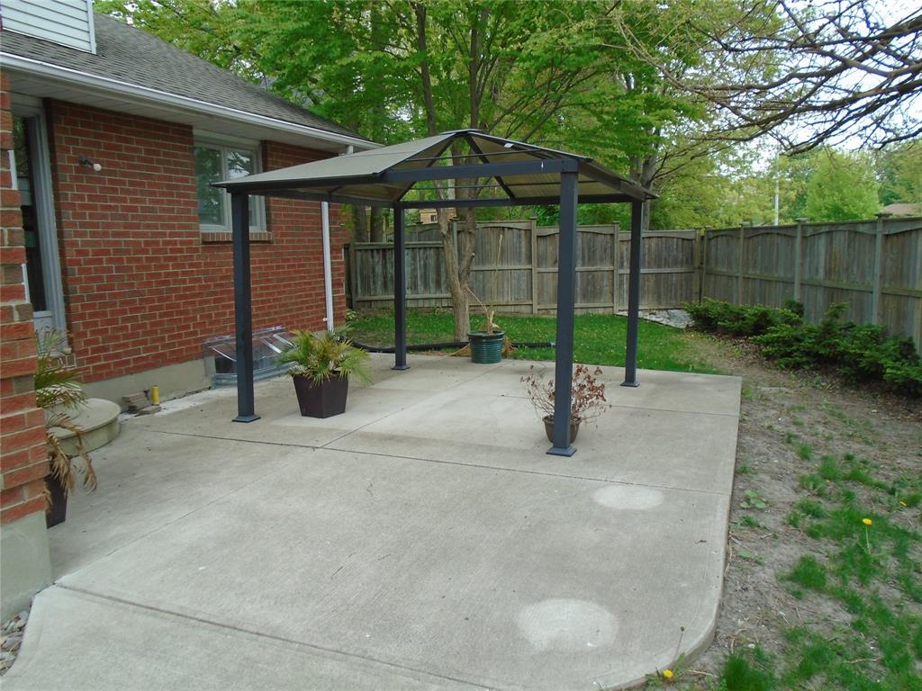 433 ST MICHAELS Court, Sarnia, Ontario, Canada