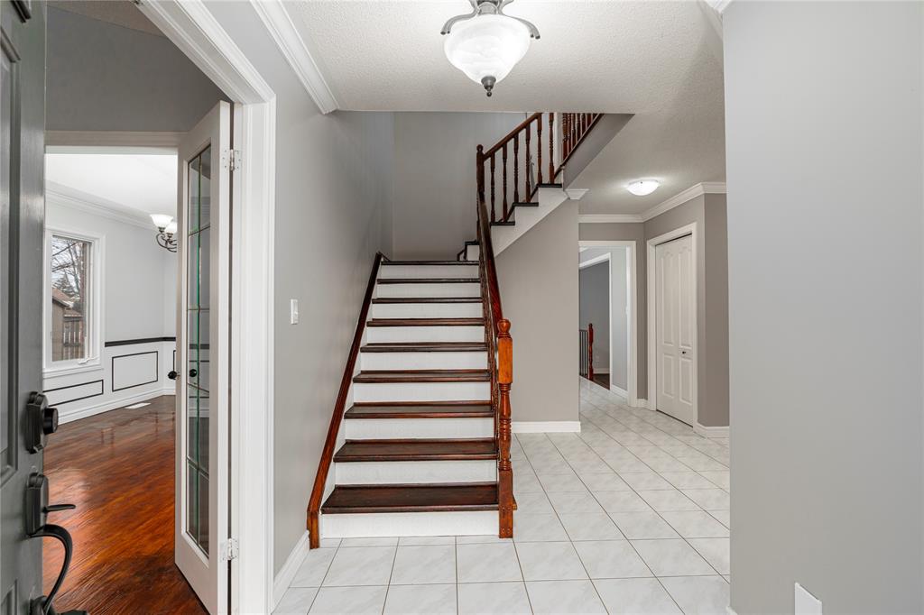 433 ST MICHAELS Court, Sarnia, Ontario, Canada