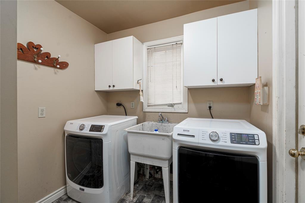 433 ST MICHAELS Court, Sarnia, Ontario, Canada