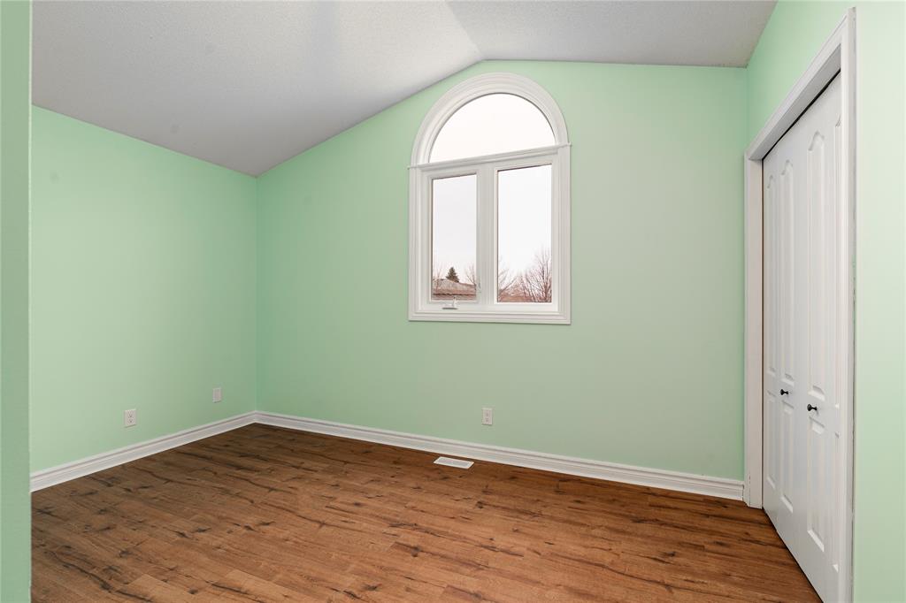 433 ST MICHAELS Court, Sarnia, Ontario, Canada