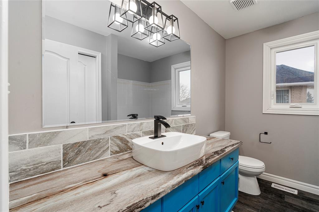 433 ST MICHAELS Court, Sarnia, Ontario, Canada