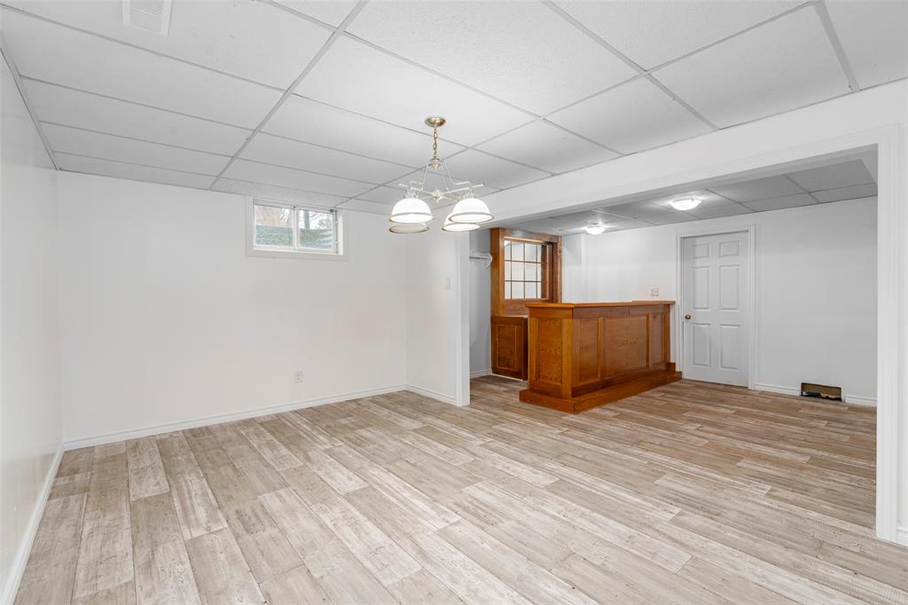 433 ST MICHAELS Court, Sarnia, Ontario, Canada
