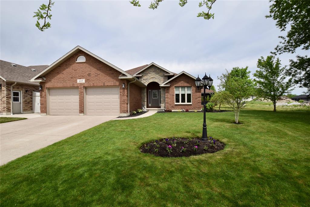 217 STATHIS Boulevard, Sarnia Ontario, Canada